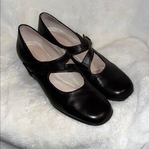 BeautiFeel Women's Black Leather Flats